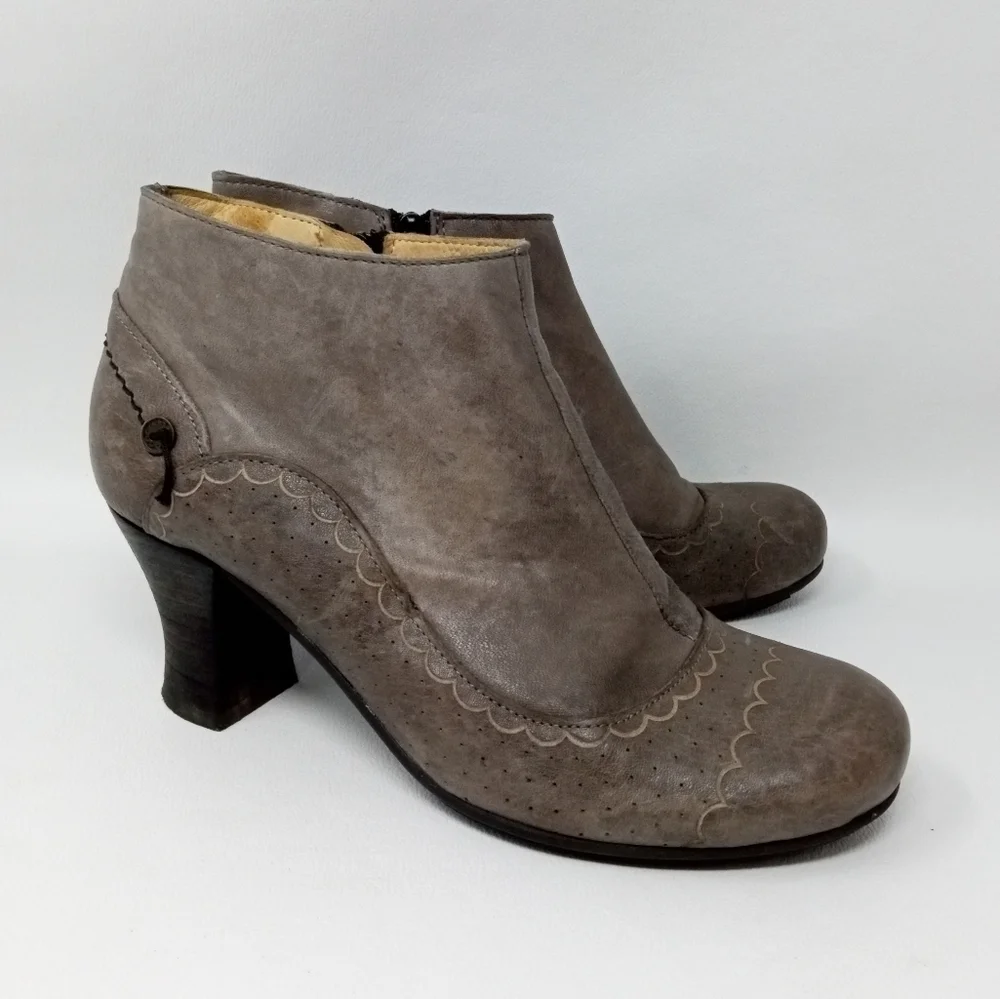 GOLD BUTTON Gray Leather Wingtip detail Heeled Boots, Women's Size EU 37